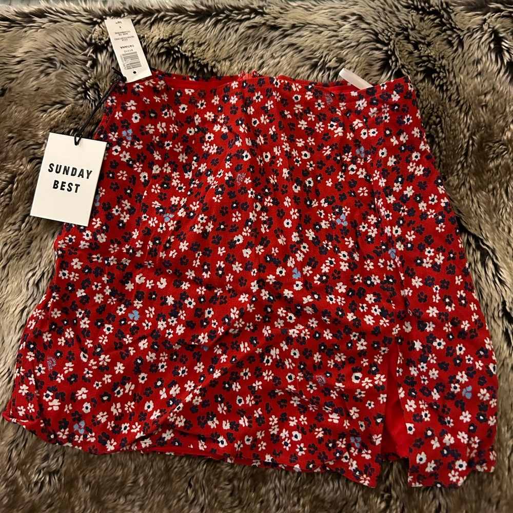 NWT aritzia tatiana skirt - size 4